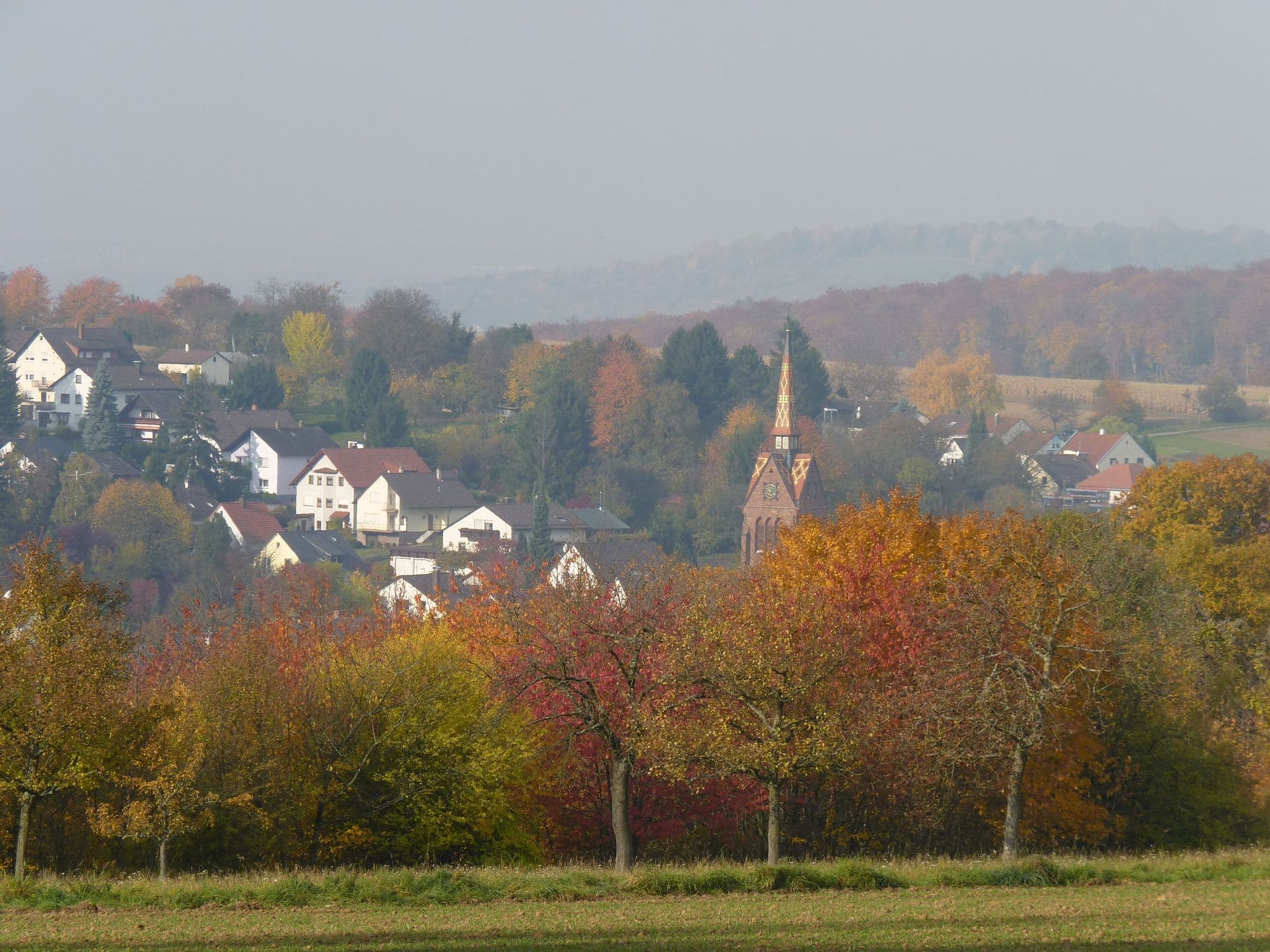 Blick über Wöschbach in Pfinztal im Herbst